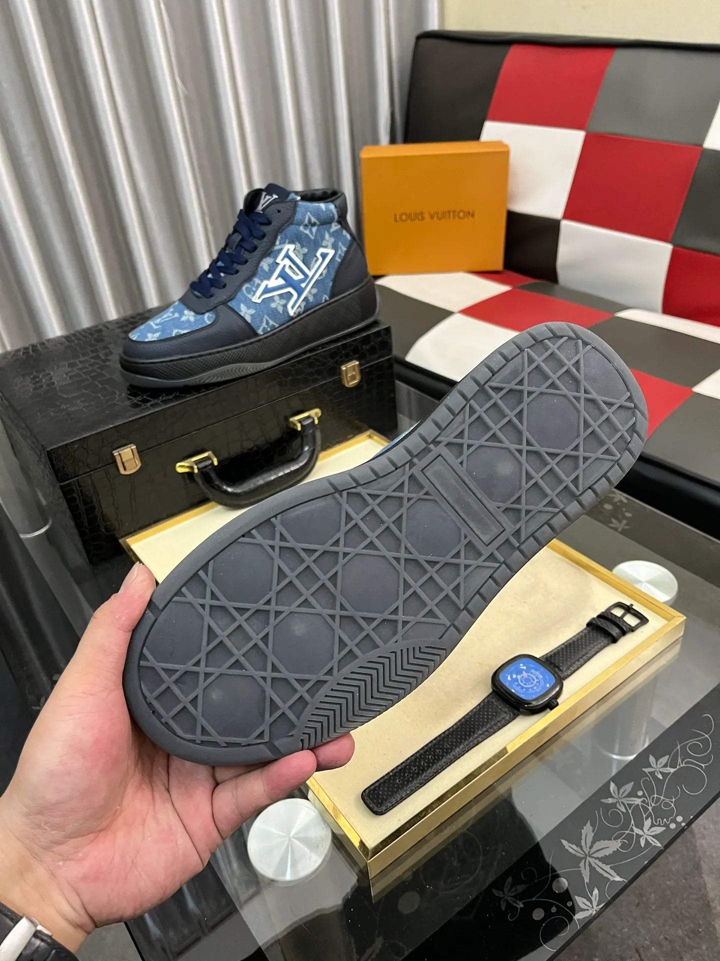 Ex-factory price: 438⌚️⌚️[LOUIS VUITTON] Same style as Louis Vuitton* official website 🚹Men's high-top casual shoes❤️Same style as popular celebrities and big names ~ Best-selling at home and abroad Lv focuses on the checkerboard series...Imported first-layer cowhide with special fabric ➕Full cotton, code number: 38-443️⃣Colors available